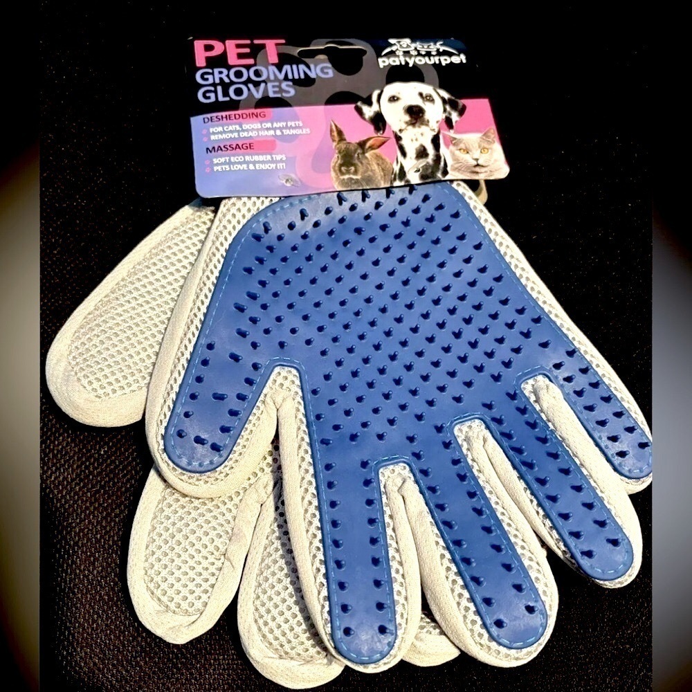 Pet grooming gloves and delint mittens